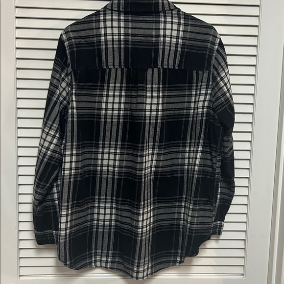 Beachlunchlounge Black and White Plaid Flannel Womens shirt - Picture 3 of 4